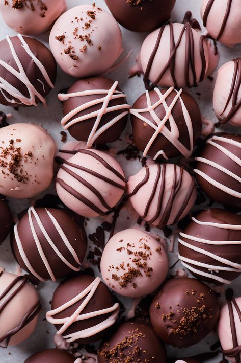 Oreo Cookie Truffles, Valentines Chocolates, Cookie Truffles, Valentines Cake, Lavender Ice Cream, Cake Ball, Mango Cheesecake, Ball Ideas, 3 Ingredient Recipes