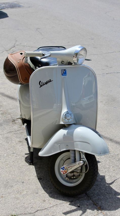 Vespa Illustration, Vespa 50 Special, Vespa Vbb, Vespa Gt, Vespa Vintage Italy, Vespa Classic, Scooters Vespa, Custom Vespa, Vespa Ape