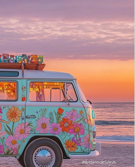 Fun Car Aesthetic, Bus Painting Design, Van Aesthetic Vintage, Combi Hippie, Vintage Volkswagen Bus, Volkswagon Van, Surf Room Decor, Dream House Aesthetic, Surf Room