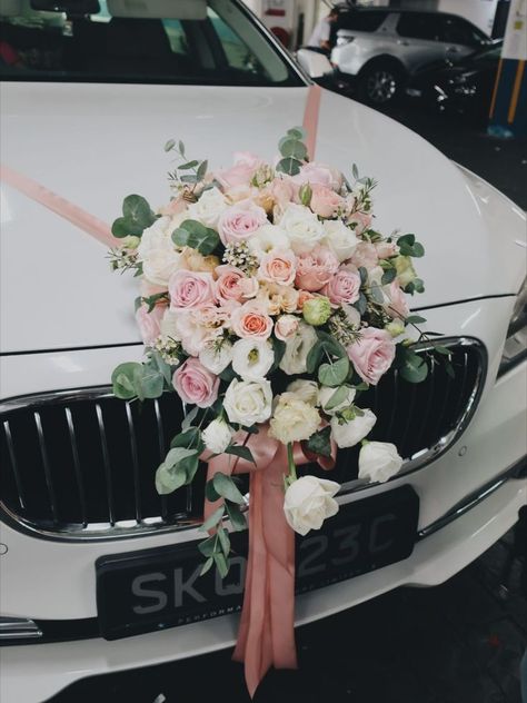 Flowers For Wedding Car, Car Floral Decoration Wedding, Proposal Flower Arrangements, Decorating Car For Wedding, Floral Car Decor, Bridal Car Bouquet, Bridal Car Flowers, Car Decor For Wedding, Wedding Car Flower Decoration