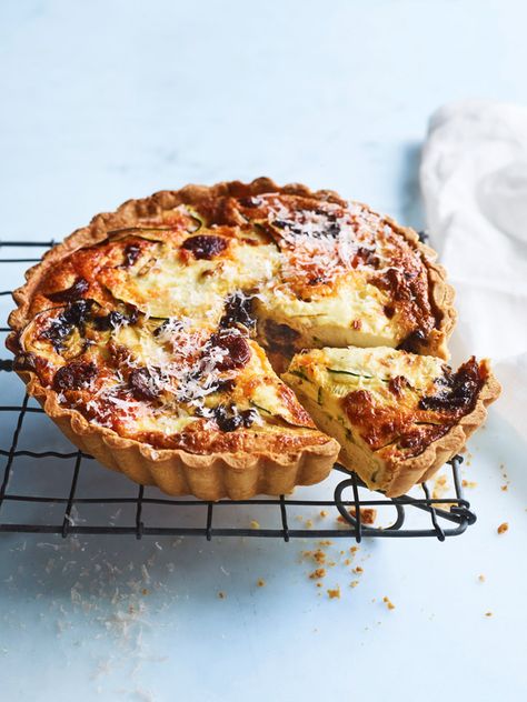 Donna Hay Recipes, Onion Quiche, Pizza Roll, Caramelised Onion, Donna Hay, Savory Tart, God Mat, Quiche Recipes, Light Recipes