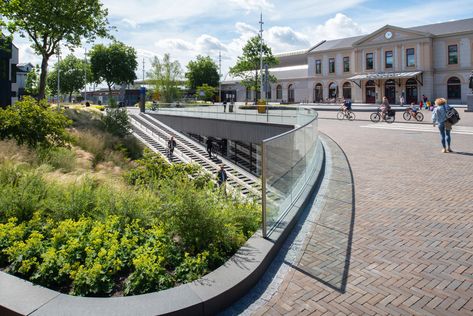 Landscape Architecture Plan, Hotel Facade, Underground Parking, Public Space Design, New Architecture, Underground Cities, Bicycle Parking, Sloped Garden, Park Landscape