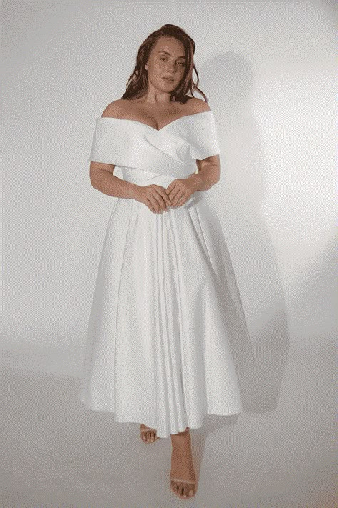 Looking for the dreamiest, princess-like, and utterly unique plus-size wedding dress that won’t break the bank? Well, your search ends right here. Enter the realm of Olivia Bottega – hands down, one of the most stunning bridal brands ever. Olivia Bottega, Courthouse Wedding Dress, Midi Wedding Dress, Satin Bridal Gowns, Civil Wedding Dresses, Tea Length Wedding, Wedding Reception Dress, Tea Length Wedding Dress, Light Ivory