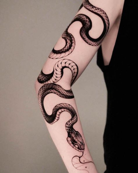 45 Gorgeous Sleeve Tattoos For Women - Our Mindful Life Jelly Fish Hand Tattoo, Tattoo Ideas Snake Arm, Forearm Snake Tattoo Women, Snake Sleeve Tattoo Women, Snake Forearm Tattoo Women, Womens Snake Tattoo, Body Snake Tattoo, Snake Tattoo Aesthetic, Snake Body Tattoo