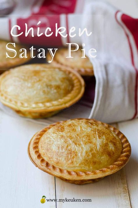 Easy Chicken Satay, Short Crust Pastry, Mini Pie Maker, Satay Chicken, Mini Pie Recipes, Chicken Pie Recipe, Meat Pie Recipe, Savory Pies Recipes, Recipe Baking