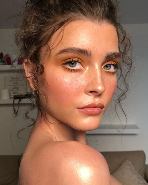 Curly Tips, Fake Freckles, Makeup 2018, Faux Freckles, Makeup Tip, Lavender Brown, Makeup Board, Glow Skin, Watercolour Inspiration