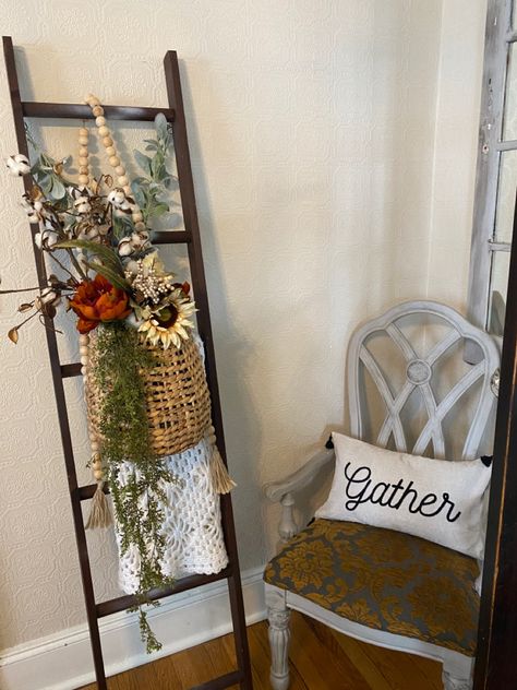 Fall Decoration, Fall Ideas, Fall Decor Diy, Fall Decorations, Ladder Decor, Farmhouse Decor, Fall Decor, Diy Decor, Farmhouse