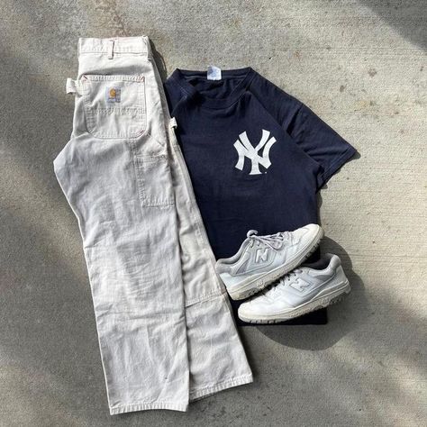 vintage 2000 new york yankees tee shirt. great condition except for small bleach stain. Size XL Trendy Boy Outfits, Everyday Casual Outfits, Street Style Outfits Men, Mens Casual Dress Outfits, Street Fashion Men Streetwear, Men Stylish Dress, Vintage Outfit, Guys Clothing Styles, Mens Outfit Inspiration