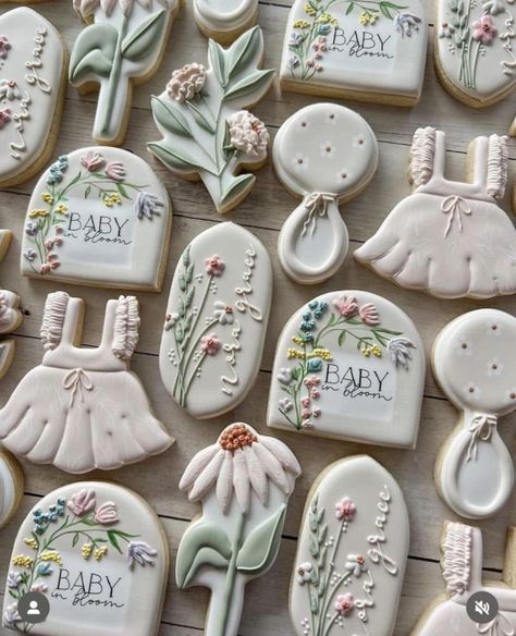 Gender Neutral Baby Shower Ideas, Neutral Baby Shower Ideas, Spring Baby Shower Themes, Daisy Baby Shower, Creative Baby Shower, Wildflower Baby Shower, Spring Bridal Shower, Baby In Bloom, Spring Baby Shower