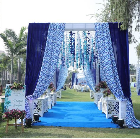 Blue And White Haldi Decor, Blue Indian Wedding Decor, Blue Haldi Decor, Dior Theme, Haldi Stage, Haldi Theme, Blue Indian Wedding, Unique Event Decor, Wedding Gate