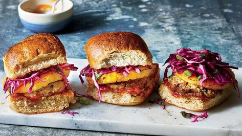 How to Make Savory Hawaiian Pork & Charred Pineapple Sliders Pineapple Sliders, Charred Pineapple, Hawaiian Pork, Super Bowl Food Healthy, Cooking Light Diet, Ground Pork Recipes, Healthy Pork, Kalua Pork, Cooking Light Recipes