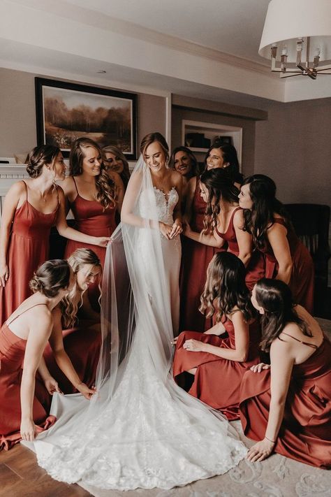 Cinnamon Bridesmaid Dresses, Before Wedding Pictures, Bride And Bridesmaid Pictures, Wedding Party Poses, Bridesmaid Poses, Bridesmaid Pictures, Bridal Party Getting Ready, Bridesmaid Photoshoot, Bridal Parties Pictures