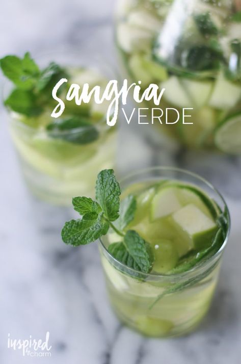 Sangria Drink, Inspired By Charm, Refreshing Summer Cocktails, Saint Patties, Sangria Recipes, Wine Cocktails, Summer Refreshments, Alcohol Recipes, Milkshakes