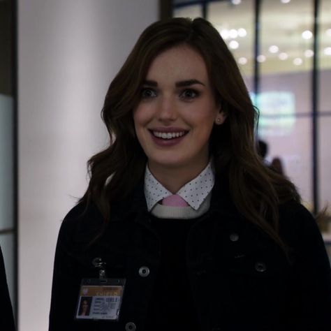 Jemma Simmons Icons, Jemma Simmons, Elizabeth Henstridge, Fitz And Simmons, Marvel Agents Of Shield, Marvel Photo, Uptown Girl, Smart Outfit, Girl Superhero