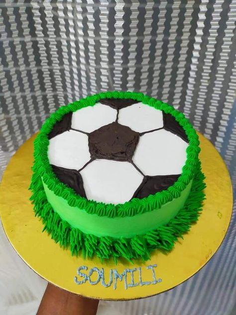 Simple Cake Designs For Boys, Alcohol Birthday Cake, Soccer Birthday Cakes, Cake Designs For Boy, Cartoon Birthday Cake, Shaped Cakes, Decorating Frosting, Cartoon Birthday, Vegetable Dip