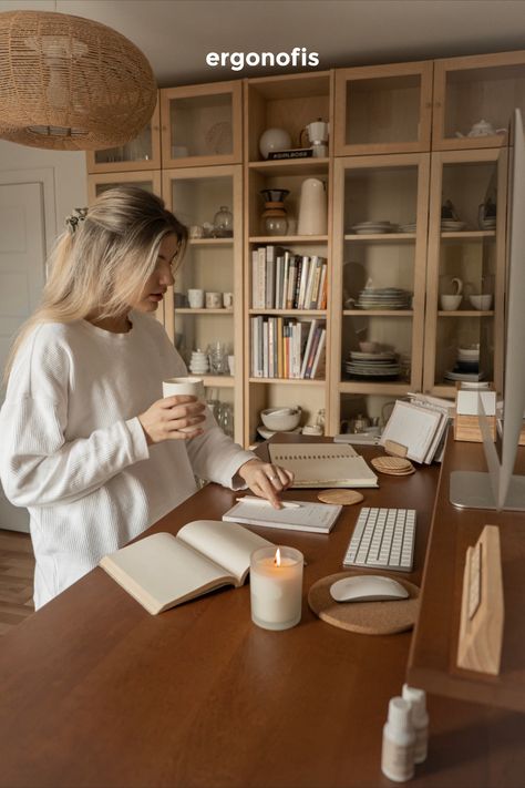 Blonde woman working standing up at her adjustable desk in a well decorated and cozy office space. Natural Movement, Casa Container, Adjustable Desk, Home Office Setup, Office Inspiration, Home Office Design, House Inspo, Autumn Home, Office Design