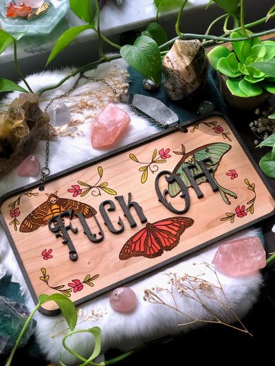 Witch Decorations Diy, Welcome Signs Front Door, Wiccan Crafts, Cottage Witch, Cottage Core Decor, Painted Florals, Witch Cottage, Painted Plant Pots, Fairy Aesthetic