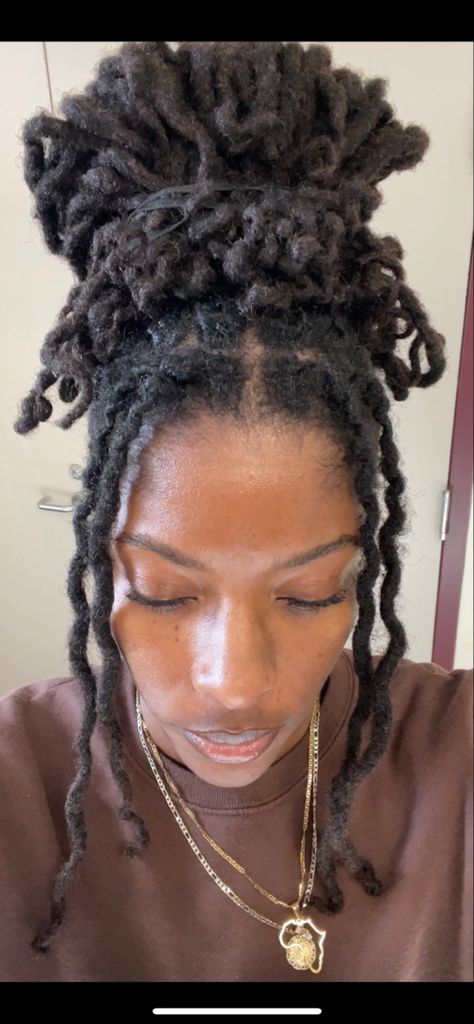 Medium Loc Hairstyles Shoulder Length, Loc Haircuts For Women, Medium Sized Locs Women, Loc Braidout, Medium Size Locs, Small Locs, Curly Locs, Loc Hairstyles, Beautiful Dreadlocks