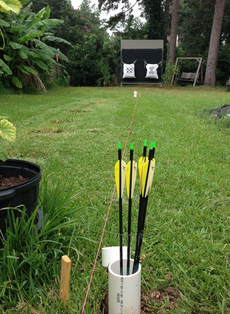 Building Your Suburban Outdoor Archery Range - Surviving Prepper Archery Target Stand, Diy Archery Target, Outdoor Shooting Range, Archery Targets, 3d Archery, Archery Games, Archery Shop, Mounted Archery, Archery Tips