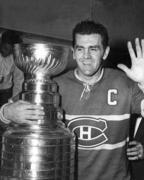 Maurice "Rocket" Richard, Montreal Canadiens back in the day this was my grandmother's favorite Hockey Photography, Maurice Richard, Montreal Canadians, Canada Eh, Vintage Hockey, Hockey Stuff, Wallpaper Earth, Canadian History, Stanley Cup Champions