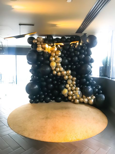 Black Balloon Backdrop, Black Balloon Wall, Black And Gold Balloon Wall, Black Curtain Backdrop With Balloons, Black And Gold Balloon Arch Backdrop, Black Shimmer Wall With Balloons, Black And Gold Balloon Pillar, Black Golden Ballons Decoration, Nye Balloons