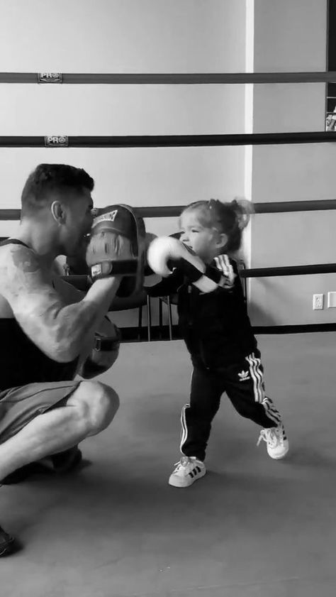 Boxer Aesthetic, Father And Baby, Endurance Workout, Future Mom, Boxing Workout, Family Goals, Boxing Gloves, Baby Outfits, Couple Aesthetic