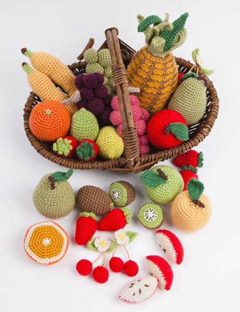 La folie Amigurumi Crochet Basket Tutorial, Crochet Fruit, Crochet Geek, Crochet Food, Crochet Simple, Crochet Kitchen, Crochet Diy, Fruit Pattern, Crochet Basket