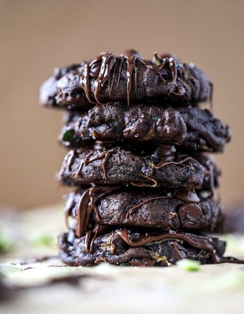 Chocolate Zucchini Cookies, Zucchini Cookie Recipes, Cookies With Sea Salt, Zucchini Oatmeal, Nutella Biscuits, Zucchini Cookies, Chocolate Zucchini, Oatmeal Chocolate Chip Cookies, Chocolate Chip Oatmeal