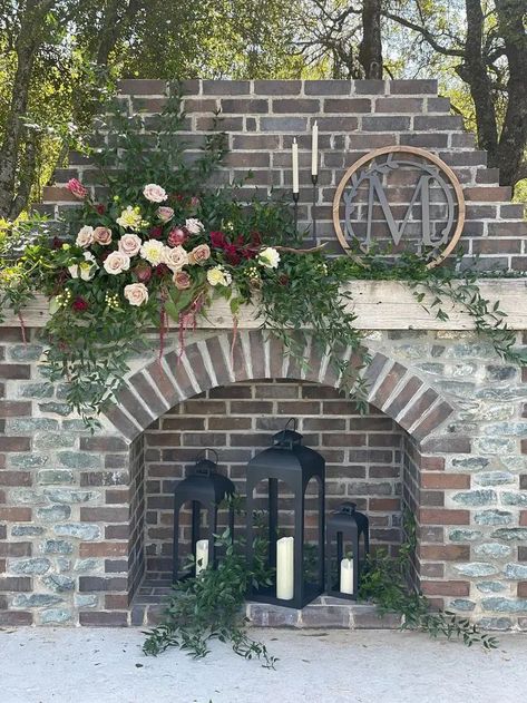 Wedding Fireplace Decor, Fireplace Wedding Ceremony, Fireplace Wedding Decor, Fireplace Wedding, Wedding Decor Ceremony, Wedding Fireplace, Fireplace Decorations, Fall Outside, Outside Fireplace