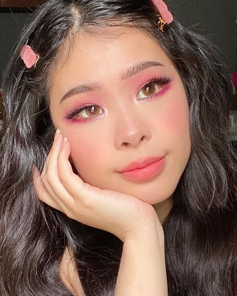 ColourPop Cosmetics on Instagram: “2 Cute. 💗💞 Are you having a Galentine's day, self love day, or date night this Valentine's Day? - @nicaphan - #colourpopme #pinkmakeup…” Simple Night Make Up Look, Pink Day Makeup, V Day Makeup Looks Simple, Valentines Date Makeup, Simple Vday Makeup, Valentines Dance Makeup, Fun Pink Eyeshadow Looks, Valentine Looks Makeup, Cute Valentine’s Day Makeup