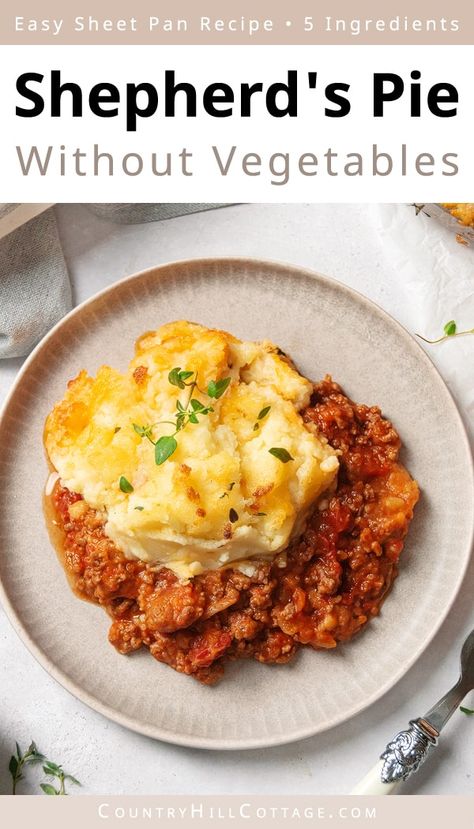 Pull together this easy shepherd's pie without vegetables with just 5 ingredients and about 10 minutes prep! This cozy and delicious one-pan recipe is the perfect dinner for busy weeknights and a great way to enjoy leftover mashed potatoes. The recipe is prepared in one skillet and goes from the stovetop straight to the oven. No casserole dish needed. Homemade shepherd's pie is the epitome of homey comfort food and the perfect meal to warm up your family! | CountryHillCottage.com Recipe With Tomato Paste, Homemade Shepherd's Pie, Psmf Diet, Tomato Paste Recipe, Easy Shepherds Pie, Hamburger Dishes, Shepherd's Pie Recipe, Roasted Apples, Pan Recipe