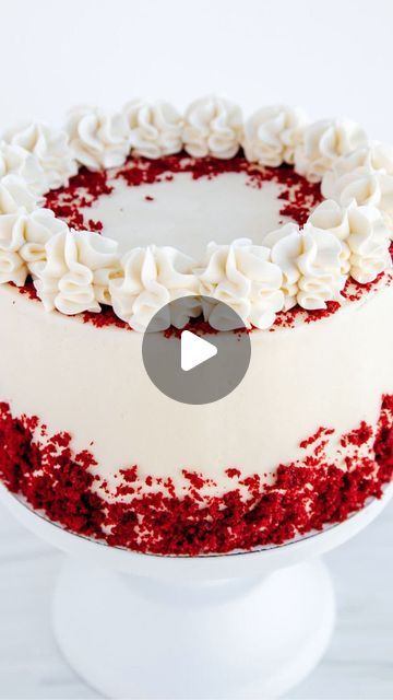 Red Velvet Cake With Filling, How To Decorate A Red Velvet Cake For A Birthday, Red Velvet Celebration Cake, Decorating A Red Velvet Cake, Red Velvet Cake Cream Cheese Frosting, Decorating Red Velvet Cake, Red Velvet Cake Design Ideas, Elegant Red Velvet Cake, Redvelvet Cake Recipe