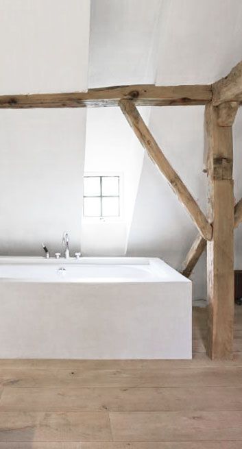 White Bath, Wood Beams, Bath Tub, Rustic Interiors, Beautiful Bathrooms, Home Staging, Bathroom Inspiration, 인테리어 디자인, Bathroom Interior Design