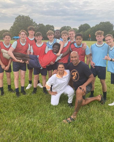 Chetna Pandya on Instagram: “#Heartstopper ‘s!! What a BiG day!! It’s finally out on @netflixuk 🙌🏽🙌🏽 TODAY! Have you met Paul Koloi @uk_tonga_tsunami_relief yet?…” Heartstopper Sports Day, Heartstopper Show, Rugby Uniform, Heartstopper Cast, Alice Oseman, Heart Stopper, Alice Book, Rugby Team, Sports Day