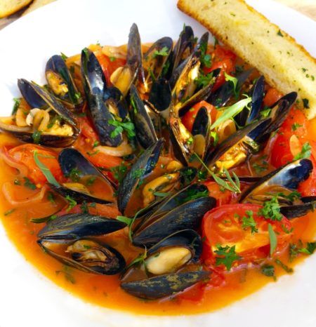 Mussels in a Garlic, White Wine & Tomato Sauce | Get In The Kitchen | Cooking. While. Awesome. Mussels Recipe White Wine Garlic, Mussel Chowder Recipe, Mussels Recipe White Wine, Mussels Recipes, Mussel Recipes, Mussels Marinara, Mussels In White Wine, Crunchy Garlic, Meal Service