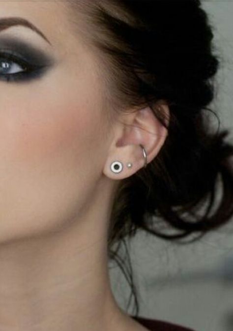 Small gauged lobes. This girl has the exact same piercings as me! Minimalist Ear Piercings, Ear Peircings, Cool Piercings, Cute Ear Piercings, Cute Piercings, Body Piercings, Stretched Ears, Ear Gauges, Piercing Tattoo