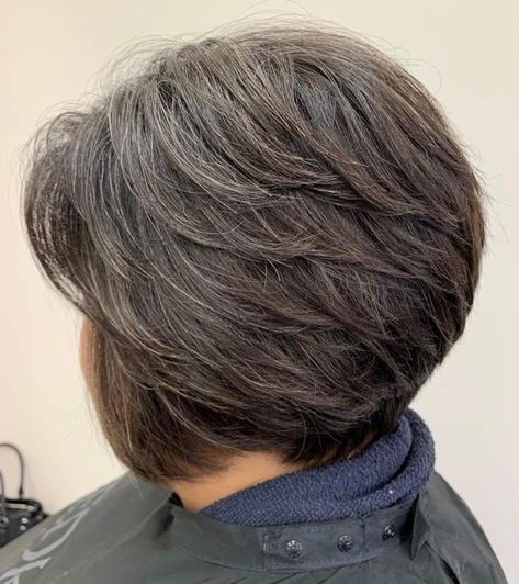 Rounded Bob for Thick Hair to Remove Bulk Haircut For Thick Wavy Hair, Feathered Bob Hairstyles, Feathered Haircuts, Rounded Bob, Dark Blonde Bobs, Feathered Hair Cut, Feathered Bob, The Right Hairstyles, Short Wavy Haircuts