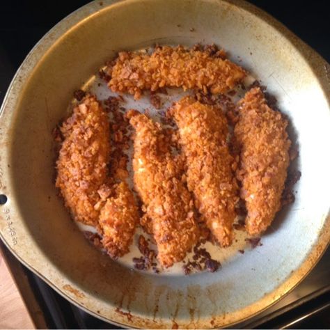 Jocelyn Diebolt Designs Blog: Baked Chili Cheese Frito Chicken Tenders Frito Breaded Chicken, Bread Chicken Tenders, Frito Chicken, Chicken Tender Recipes Bread Crumbs, Oven Baked Chicken Tenders Panko, Fried Chicken Panko Bread Crumbs, Frito Recipe, Baked Chili, Chili Cheese Fritos