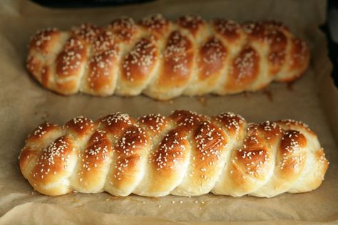 Bread Machine Challah Recipe Hoagie Roll Recipe Bread Machine, Bread Machine Challah Recipe, Bread Machine Challah, Challah Bread Machine Recipe, Cuisinart Bread Maker, Challah Bread Recipe, Easy Bread Machine Recipes, Challah Recipe, Challah Bread Recipes