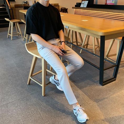 Outfit Cowok Korea, Outfit Cowok, Korean Mens Fashion, Minimalist Fashion Men, Street Style Outfits Men, Guys Clothing Styles, Men Stylish Dress, Mens Casual Dress Outfits, Fashion Suits For Men