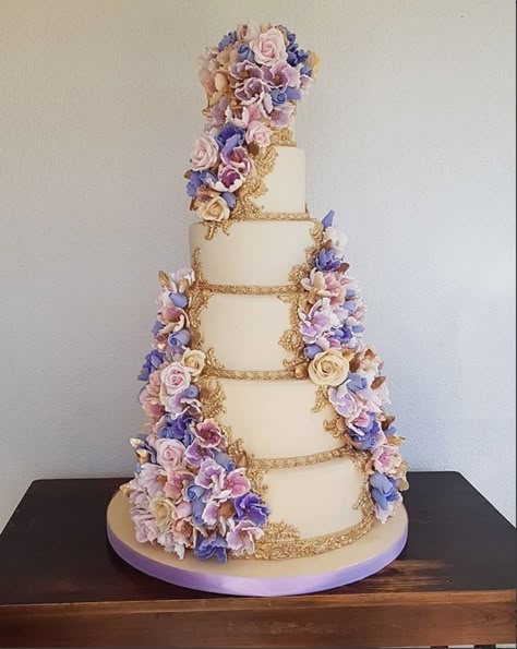 Rapunzel Torte, Tangled Wedding Theme, Tangled Quince, Rapunzel Quince, Tangled Themed Wedding, Rapunzel Wedding Theme, Tangled Theme, Bolo Rapunzel, Quince Cakes