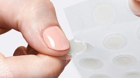 You’ve heard about pimple patches, but how exactly do you use them? What is hydrocolloid? How about microneedle patches? Get all the deets on the best acne patches. Pimple Patches Diy, Diy Pimple Patch, Different Types Of Acne, Blind Pimple, Acne Patches, Skin Care Products Design, How To Reduce Pimples, Pimple Patches, Pimple Patch