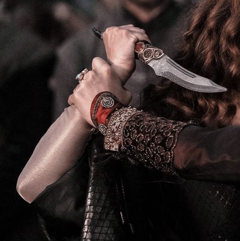 Asoiaf Tattoo Ideas, Rhaenicent Aesthetic, Targeryan Aesthetic, House Targaryen Aesthetic, Alicent Hightower Aesthetic, Rhaenyra Targaryen Aesthetic, Game Of Thrones Aesthetic, Asoiaf Aesthetic, Daena Targaryen