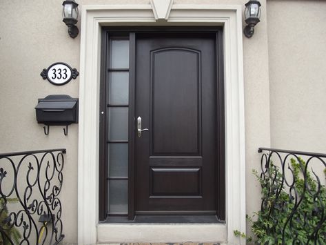 Entry door with one (simply designed) sidelight. Love the wrought iron accents.  Might only work for stucco homes though...??? Modern Exterior Paint Colors, House Entry Doors, Front Door With Sidelights, Single Front Door, Door With Sidelights, Entry Door With Sidelights, Wrought Iron Front Door, Stucco Colors, Black Front Doors