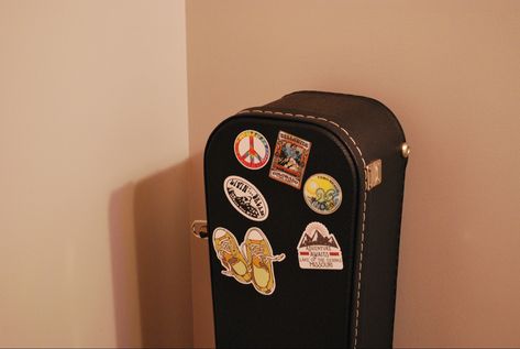 my guitar case lol Guitar Case Aesthetic, Bad Buddy, Case Aesthetic, Guitar Case, Dreamy Room, Two By Two, Guitar, Embroidery, Photography