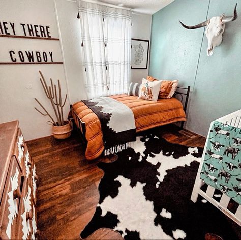 Western Toy Storage, Western Small Room Ideas, Country Room Asthetics, Western Theme Dorm Room, Teenage Western Bedroom, Aztec Room Ideas, Western Punchy Bedroom, Orange Western Bedroom, Cowprint Bedroom Aesthetic