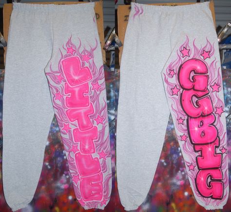 The most wonderful sweatpant designs in the world! Custom airbrushed by Denise at #AeroseArtistry Visit our #Etsy #airbrushshop: https://etsy.me/35suzWu #90sstyle #sexysweatpant #sweatpants #sweatsuit #fleece #airbrush #spraypaint #sorority #biglittle #80sstyle Spraycan Graffiti, Graffiti Party, Big Little Sorority, Airbrush T Shirts, Unique Lettering, Airbrush Designs, Custom Airbrushing, Bunny Head, T Shirt Painting