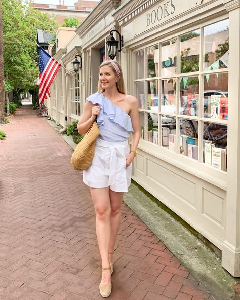 Savannah Georgia Outfit, Preppy Style Spring, Ashley Brooke Designs, Travel Georgia, Ladylike Dress, Girls Trips, Preppy Spring, Budget Friendly Travel, Fancy Cocktails