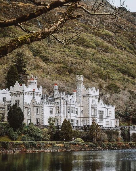 Trips In Europe, Kylemore Abbey, Best Of Ireland, Things To Do In Ireland, Van Travel, Ireland Road Trip, Bucket List Travel Destinations, Galway City, Irish Castles