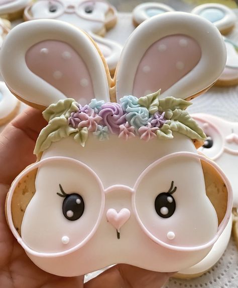 Easter Biscuits Decorated, Easter Cookie Decorating Ideas, Easter Cutout Cookies, Easter Cookies Decorated Ideas, Bunny Cookies Decorated, Easter Treats Ideas, Kids Easter Ideas, Easter Decorated Cookies, Rabbit Cookies Royal Icing